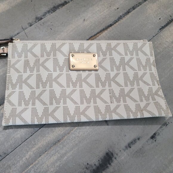 MICHAEL by Michael Kors Monogram Clutch Vanilla/Acorn Wrist Strap Gold Hardware - Picture 1 of 3
